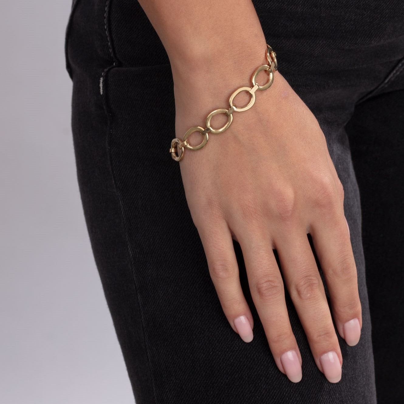 Oval Link Bracelet in Yellow Gold