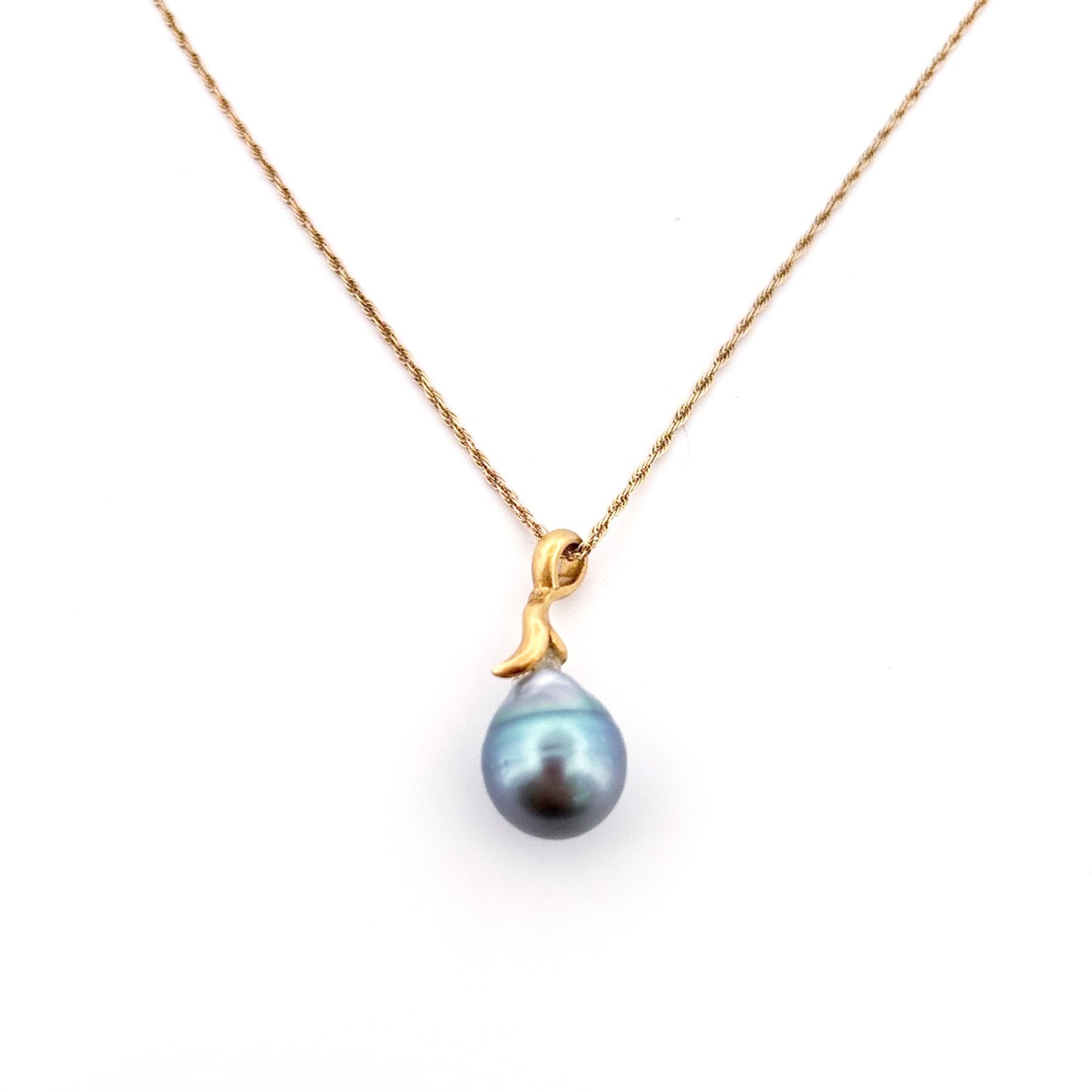 Black Pearl and Yellow Gold Necklace