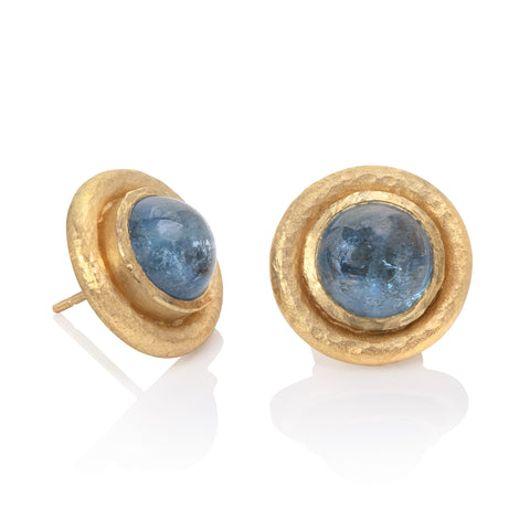 Yellow gold round stud earrings, set with aquamarine cabochons, hammered texture finish