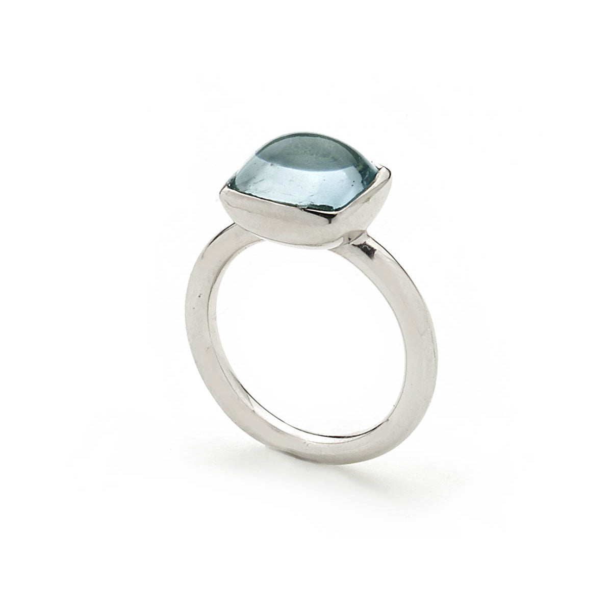 White gold ring set with aquamarine cabochon