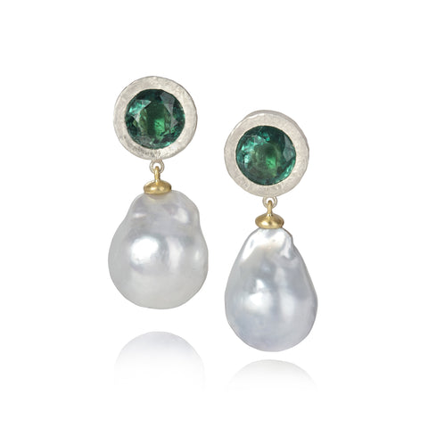 White gold earrings set with round apatite with baroque pearl drops