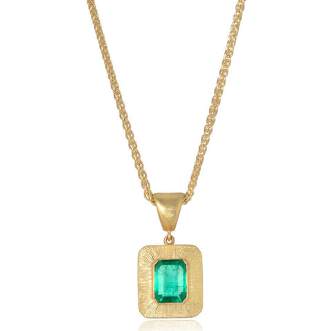 18ct Emerald Pendant with Engraved Border