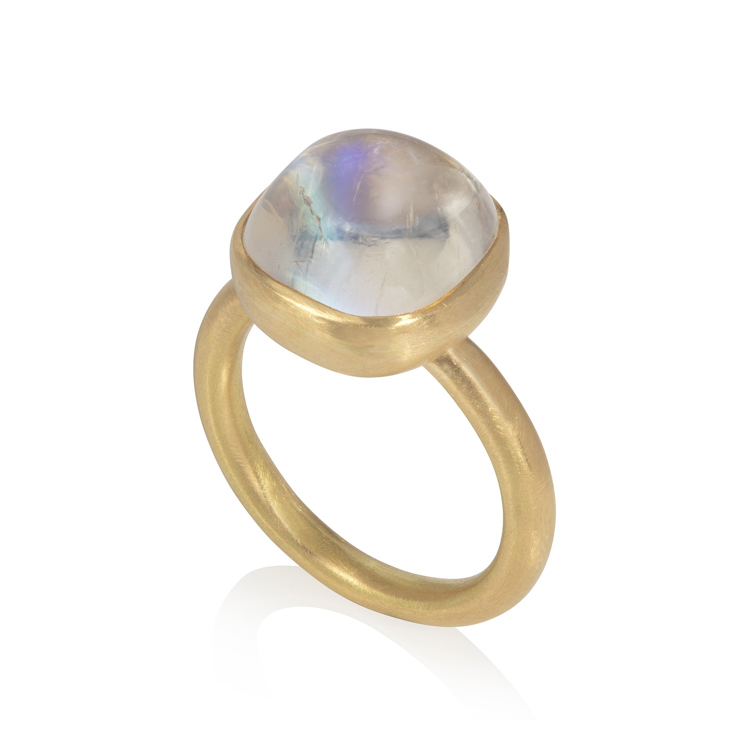 Yellow gold ring set with moonstone cabochon