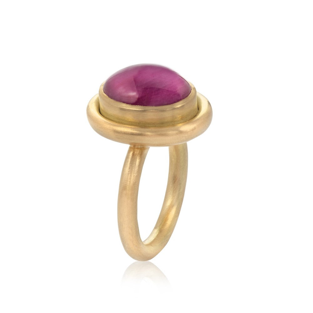 Ruby cabochon 18ct yellow gold ring